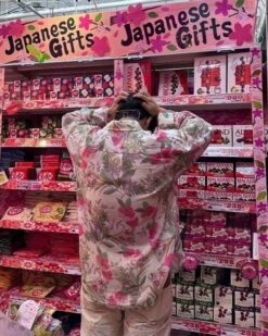 Beige And Pink Floral Shirt | Mingyu - Seventeen 15 Beige And Pink Floral Shirt | Mingyu - Seventeen -Diva s Closet Beige And Pink Floral Shirt Mingyu Seventeen Idol 1