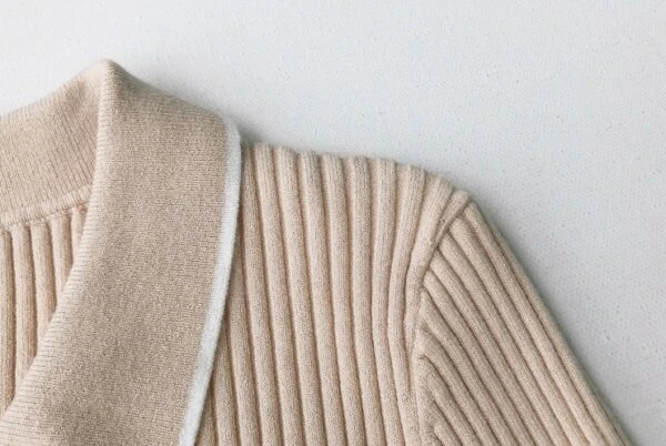 Beige Rib Knit Short Sleeve Polo Shirt | Jennie - Blackpink 6 Beige Rib Knit Short Sleeve Polo Shirt | Jennie - Blackpink - Image 4