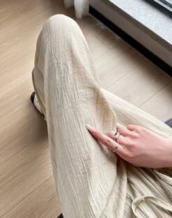 Beige Wrinkled Mopping Pants | Miyeon - (G)I-DLE -Diva s Closet Beige Wrinkled Mopping Pants Miyeon GI DLE 6 600x757 1