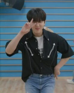 Black Arrows Oversized Shirt | Changbin - Stray Kids -Diva s Closet Black Arrows Oversized Shirt Changbin Stray Kids idol 2 600x749 1