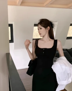 Black Bodycon Buttoned Dress | Jisoo - BlackPink -Diva s Closet Black Bodycon Buttoned Dress Jisoo BlackPink 7 600x752 1