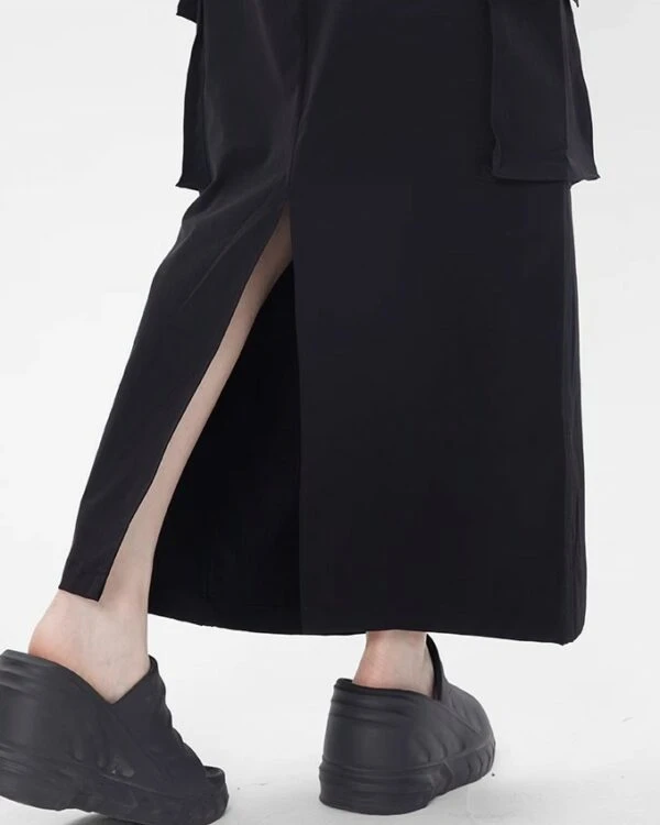 Black Cargo-Style Midi Skirt | Hanni - NewJeans 7 Black Cargo-Style Midi Skirt | Hanni - NewJeans - Image 5