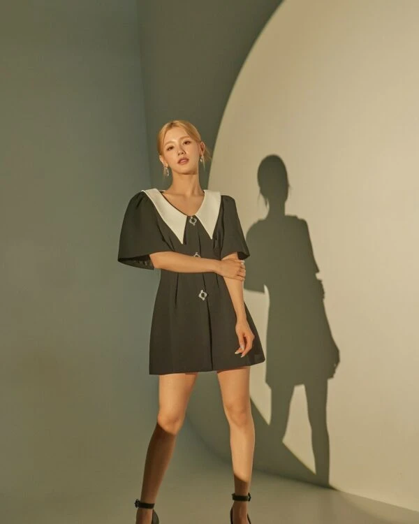 Black French Collared Dress | Miyeon - (G)I-DLE 10 Black French Collared Dress | Miyeon - (G)I-DLE - Image 8