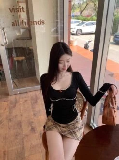 Black Mini Rose Lace Linings Top | Minji - NewJeans -Diva s Closet Black Mini Rose Lace Linings Top Minji NewJeans 2 1 600x804 1