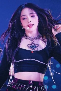 Black Mini Rose Lace Linings Top | Minji - NewJeans -Diva s Closet Black Mini Rose Lace Linings Top Minji NewJeans Idol 2 600x900 1