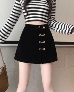 Black Mini Skort With Pins | Chaeyoung- Twice -Diva s Closet Black Mini Skort With Pins Chaeyoung Twice 2 1 600x750 1