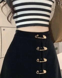 Black Mini Skort With Pins | Chaeyoung- Twice -Diva s Closet Black Mini Skort With Pins Chaeyoung Twice 2 6 600x750 1