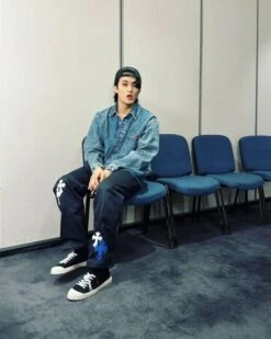 Black Wide Leg Pants With Blue Cross Details | Mark - NCT -Diva s Closet Black Wide Leg Pants With Blue Cross Details Mark NCT Idol 1 600x751 1