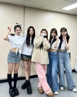 Blue Faux Leopard Fur Denim Skirt | Giselle - Aespa -Diva s Closet Blue Faux Leopard Fur Denim Skirt Giselle Aespa Idol 1 600x750 1