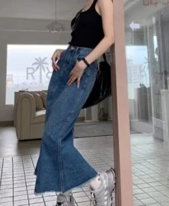 Blue Long Back Slit Denim Skirt | Haerin - NewJeans -Diva s Closet Blue Long Back Slit Denim Skirt Haerin NewJeans 14 600x729 1