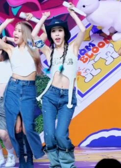 Blue Two-Tone Detachable Jeans | Moonbyul - Mamamoo -Diva s Closet Blue Two Tone Detachable Jeans Moonbyul Mamamoo Idol 1 600x829 1