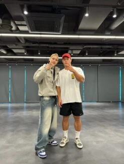 Blue Washed Straight Cut Jeans | Kai - EXO -Diva s Closet Blue Washed Straight Cut Jeans Kai EXO IDol 1 600x797 1