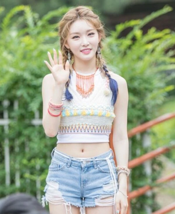 White Bohemian Lace Crop Top | Chung Ha 12 White Bohemian Lace Crop Top | Chung Ha - Image 10