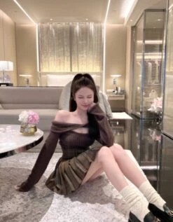 Olive Green Plaid Double Buckle Skirt | Wonyoung - IVE -Diva s Closet Brown Plaid Double Buckle Skirt Wonyoung IVE 11 600x769 1