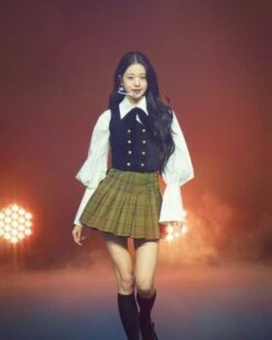 Olive Green Plaid Double Buckle Skirt | Wonyoung - IVE -Diva s Closet Brown Plaid Double Buckle Skirt Wonyoung IVE 6 600x750 1