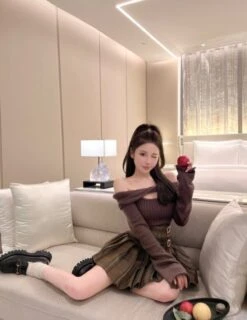 Olive Green Plaid Double Buckle Skirt | Wonyoung - IVE -Diva s Closet Brown Plaid Double Buckle Skirt Wonyoung IVE 9 600x777 1