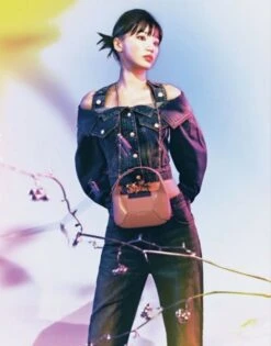 Blue Halter Neck Off-Shoulder Denim Top | Chaewon - Le Sserafim -Diva s Closet Chaewon Le Sserafim Blue Halter Neck Off Shoulder Denim Jacket 1 600x764 1