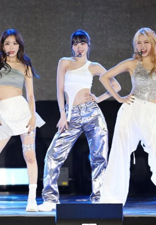 Metallic Grey Straight Pants | Chaewon - Le Sserafim 8 Metallic Grey Straight Pants | Chaewon - Le Sserafim - Image 6