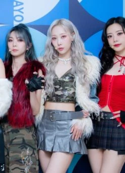 Metallic Grey Faux Leather Belted Skirt | Handong - Dreamcatcher 19 Metallic Grey Faux Leather Belted Skirt | Handong - Dreamcatcher -Diva s Closet Dami Dreamcatcher Red Furry Vest 2 600x826 1