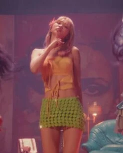 Green Sequins Skirt | Chaewon - Le Sserafim -Diva s Closet Green Sequins Skirt Chaewon Le Sserafim Idol 1 600x749 1