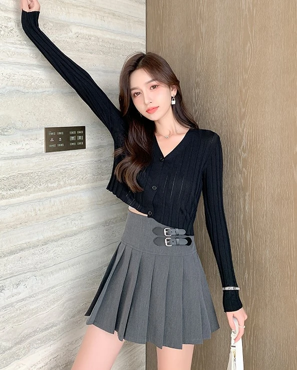 Grey Buckled Pleated Skirt | Winter - Aespa 4 Grey Buckled Pleated Skirt | Winter - Aespa - Image 2