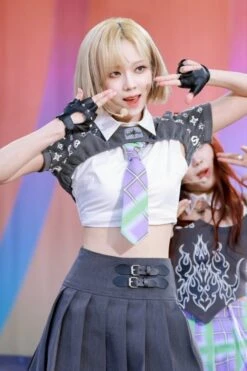 Grey Buckled Pleated Skirt | Winter - Aespa 16 Grey Buckled Pleated Skirt | Winter - Aespa -Diva s Closet Grey Buckled Pleated Skirt Winter Aespa 2 600x901 1