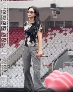 Grey Cargo Pants With Pocket Flap Details | Jennie - BlackPink -Diva s Closet Grey Cargo Pants With Pocket Flap Details Jennie BlackPink inspi 2 600x750 1