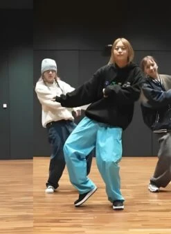 Black Dancing Bears Hoodie | Haerin - NewJeans -Diva s Closet Haerin NewJeans Black Dancing Bears Hoodie 1 600x818 1