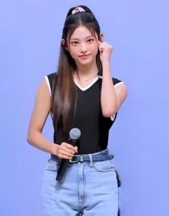 Black Polo Collar Sleeveless Top | Haerin - NewJeans -Diva s Closet Haerin NewJeans Black Polo Collar Sleeveless Top 1 600x766 1