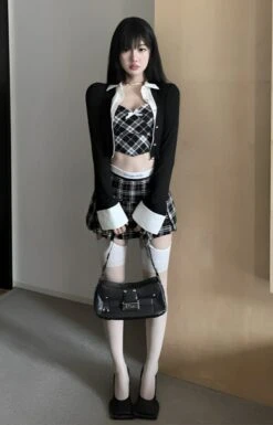 Black And White Grid Tube Top | Haerin - NewJeans -Diva s Closet Haerin NewJeans Black White Grid Tube Top 3 600x935 1