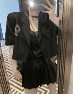 Beige Pleated Mini Skirt | Hyuna -Diva s Closet Hyuna Pleated Khaki Mini Skirt 3 e1612962012191 600x777 1