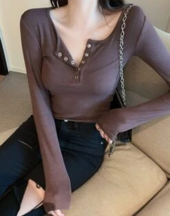 Black Tight-Fitting Long Sleeve Button Top | Hyuna -Diva s Closet Hyuna Tight Fitting Long Sleeve Button Top 27 600x760 1