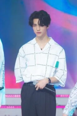 White Letter Print Long Shirt | Hyunjin - Stray Kids -Diva s Closet Hyunjin Lettered Long Sleeve Polo Shirt Inspiration 1 e1643798266493