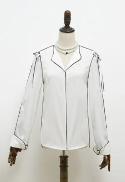 Black Outlined White Silk-Like Shirt | IU