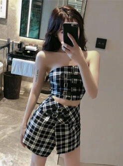 Black And White Plaid Tube Crop Top | Jennie - BlackPink -Diva s Closet Jennie Black and White Plaid Tube Top and Skirt 2 e1643962056704