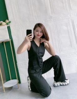 Black Pants With Stripes | Jennie - BlackPink 17 Black Pants With Stripes | Jennie - BlackPink -Diva s Closet Jennie BlackPink Black Pants With Stripes 2 600x764 1