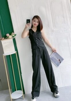 Black Pants With Stripes | Jennie - BlackPink 16 Black Pants With Stripes | Jennie - BlackPink -Diva s Closet Jennie BlackPink Black Pants With Stripes 4 600x843 1