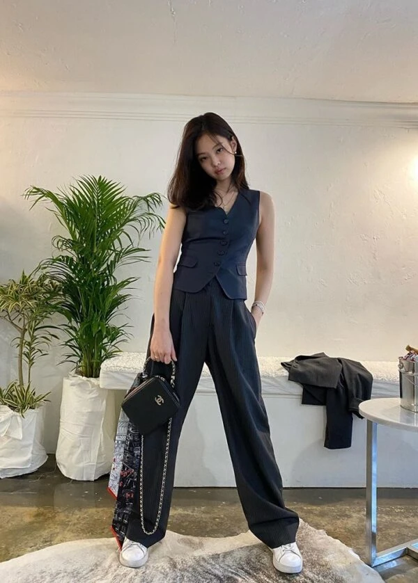 Black Pants With Stripes | Jennie - BlackPink 12 Black Pants With Stripes | Jennie - BlackPink - Image 10
