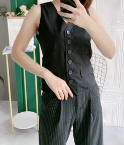 Black Pants With Stripes | Jennie - BlackPink 18 Black Pants With Stripes | Jennie - BlackPink -Diva s Closet Jennie BlackPink Black Pants With Stripes 8 600x696 1