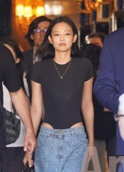 Black Short Sleeves Bodysuit Top | Jennie - BlackPink -Diva s Closet Jennie BlackPink Black Short Sleeves Bodysuit Top 1