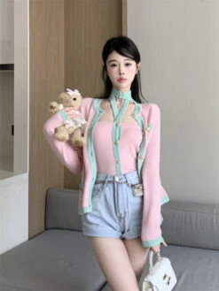 Pink Button-Up Halter Top | Jennie - BlackPink -Diva s Closet Jennie BlackPink Pink Button Up Halter Top 6 600x800 1