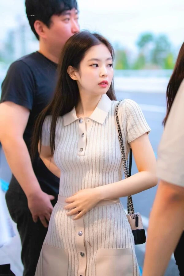 Beige Rib Knit Short Sleeve Polo Shirt | Jennie - Blackpink 12 Beige Rib Knit Short Sleeve Polo Shirt | Jennie - Blackpink - Image 10