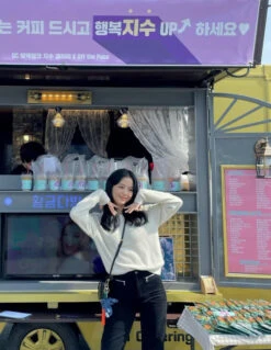 Black Zipper Pocket Straight Jeans | Jisoo - BlackPink -Diva s Closet Jisoo BlackPink Black Zipper Pocket Straight Jeans 1 e1681683964219