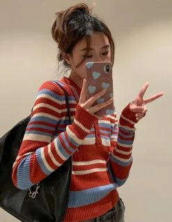 Red Striped Collared Polo Shirt | Jisoo - BlackPink -Diva s Closet Jisoo BlackPink Red Striped Collared Sweater 2