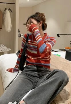 Red Striped Collared Polo Shirt | Jisoo - BlackPink -Diva s Closet Jisoo BlackPink Red Striped Collared Sweater 8