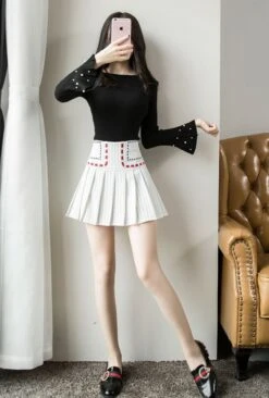 Black Pleated Striped High Waist Skirt | Jisoo - BlackPink -Diva s Closet Jisoo Pleated Striped High Waist Skirt 4 600x890 1