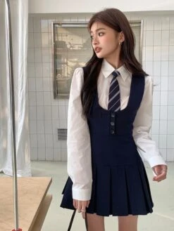 Blue Button-Up Pleated Vest Dress | Jiwoo - NMIXX -Diva s Closet Jiwoo NMIXX Blue Button Up Pleated Vest Dress 1 600x800 1