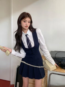 Blue Button-Up Pleated Vest Dress | Jiwoo - NMIXX -Diva s Closet Jiwoo NMIXX Blue Button Up Pleated Vest Dress 14 600x806 1