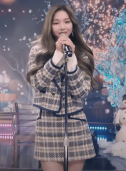 Blue Plaid Tweed Skirt | Karina - Aespa -Diva s Closet Karina Aespa Blue Plaid Tweed Skirt 6