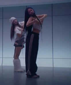 Black Side Bow Stripes Casual Pants | Kazuha - Le Sserafim -Diva s Closet Kazuha Le Sserafim Black Side Bow Stripes Casual Pants 10 600x723 1